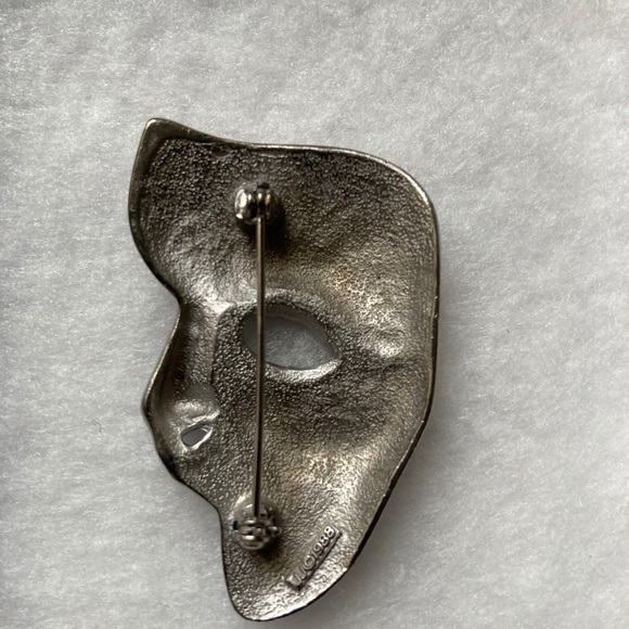 ☘️VTG “Phantom of the Opera” Mask Brooch☘️ - Picture 2 of 3